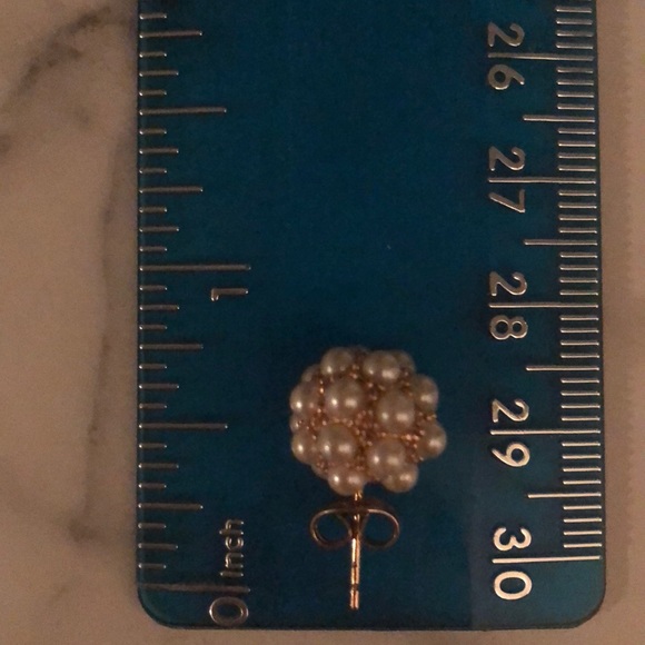 Pearl Cluster Earrings - Picture 3 of 3